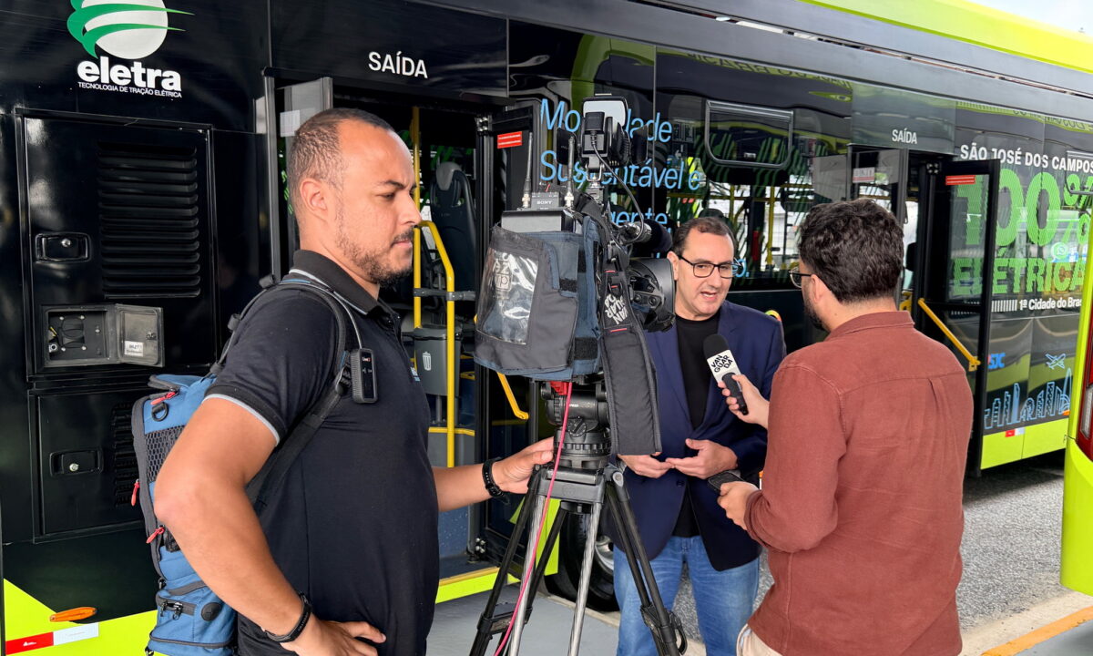 Anderson entrega nova estação para ônibus elétricos