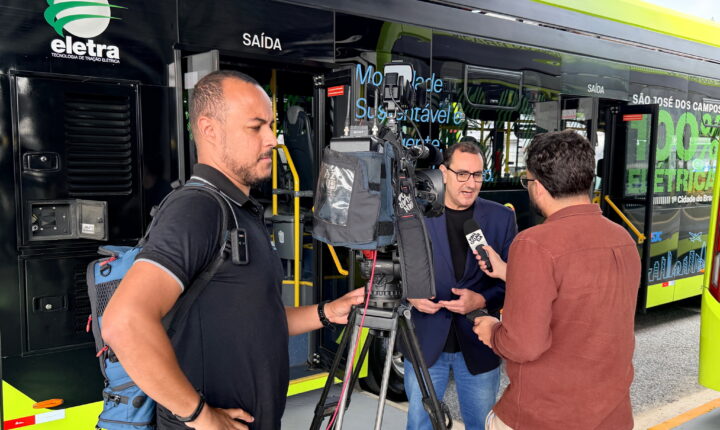 Anderson entrega nova estação para ônibus elétricos