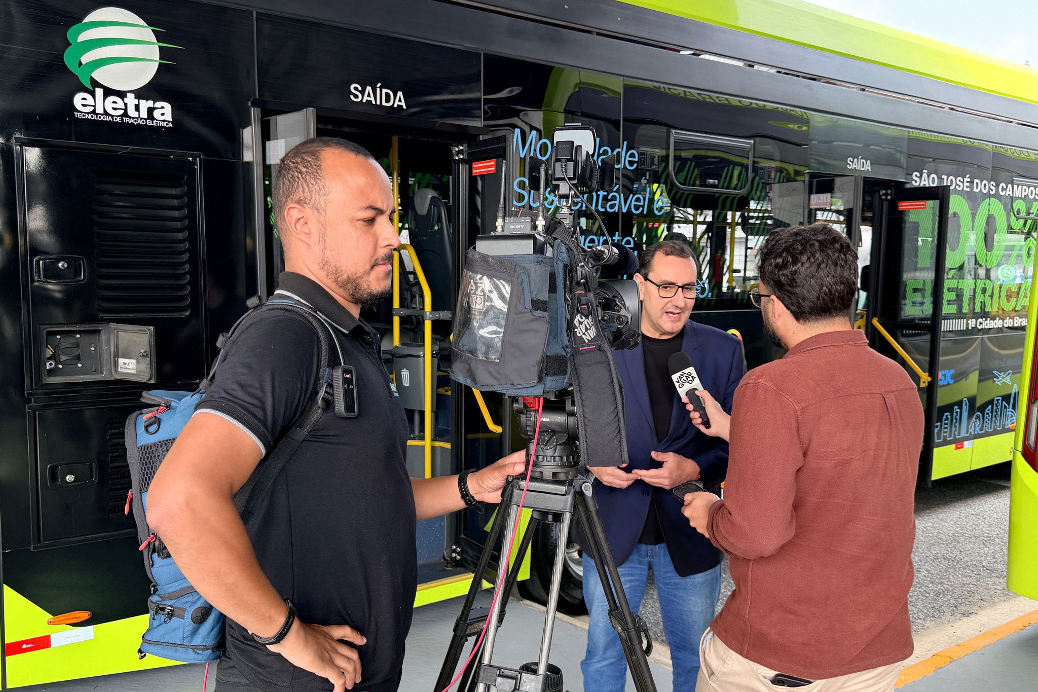 Anderson entrega nova estação para ônibus elétricos