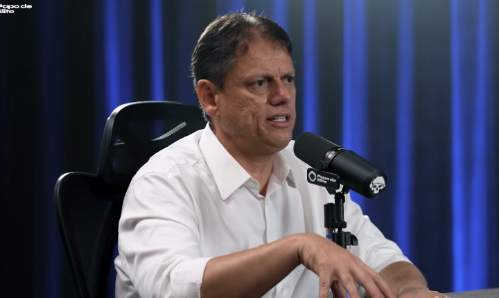 Tarcísio ironiza Haddad e desafia Comando Vermelho