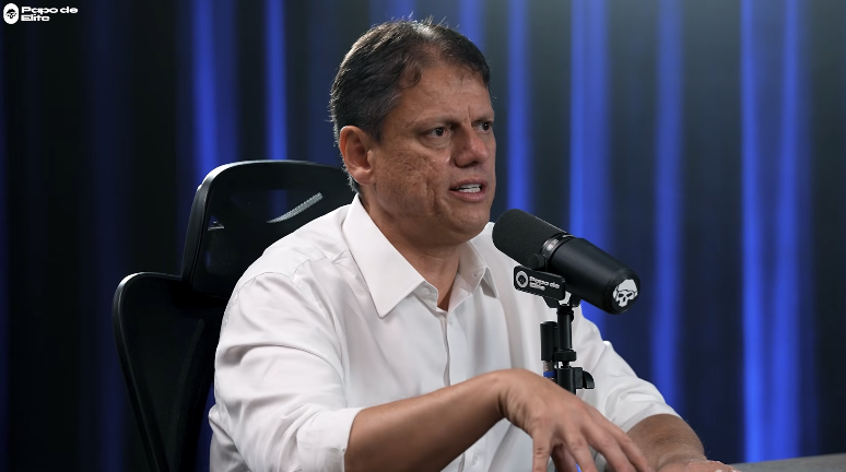 Tarcísio ironiza Haddad e desafia Comando Vermelho