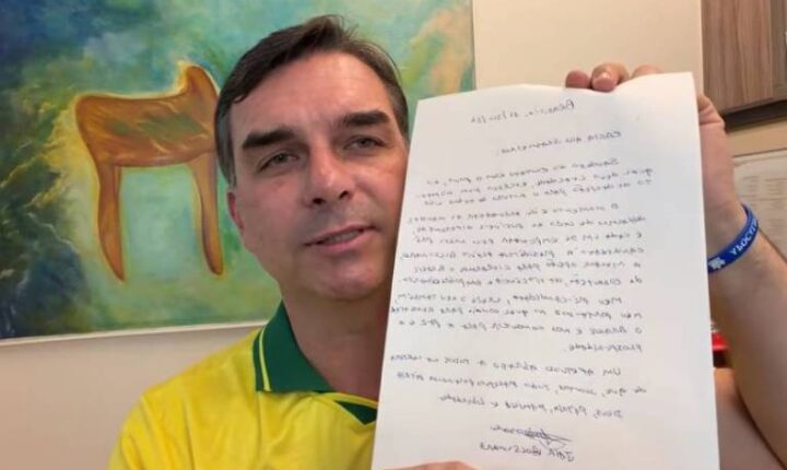 Visitas de Flávio a Bolsonaro seguem restritas