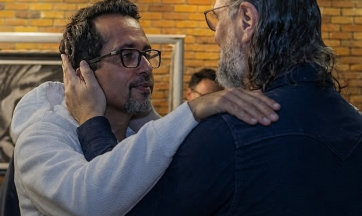 Carlito critica pastores que indicam candidatos, mas apoia Dr. Elton em material de campanha