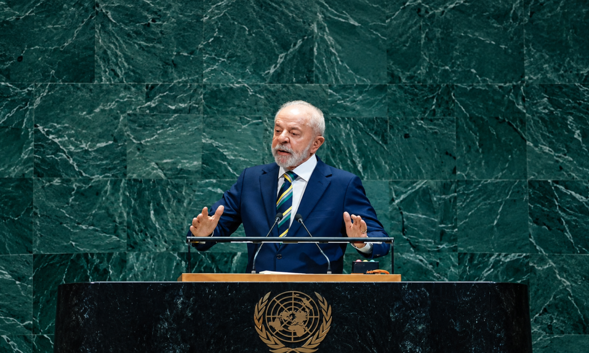 Lula vai à ONU e afirma que Brasil “exige respeito”