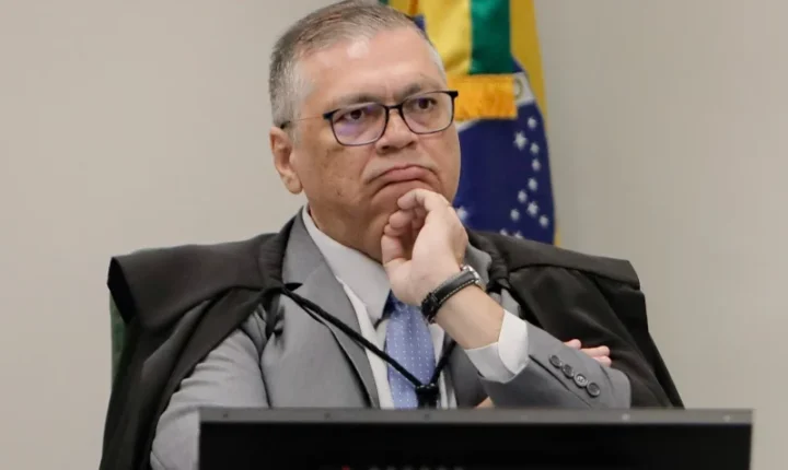 Dino manda governo revisar regras da CVM após Caso Master