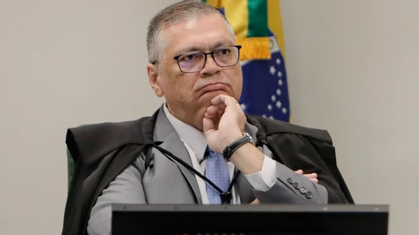 Dino manda governo revisar regras da CVM após Caso Master