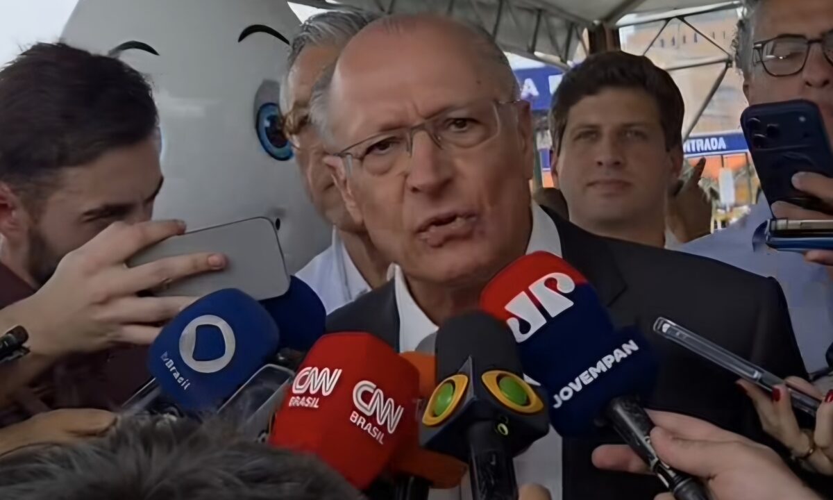 Alckmin anuncia 134 km de calçada e ciclovia para romeiros na Dutra