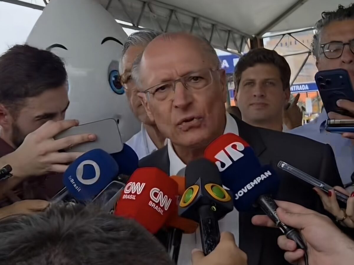 Alckmin anuncia 134 km de calçada e ciclovia para romeiros na Dutra
