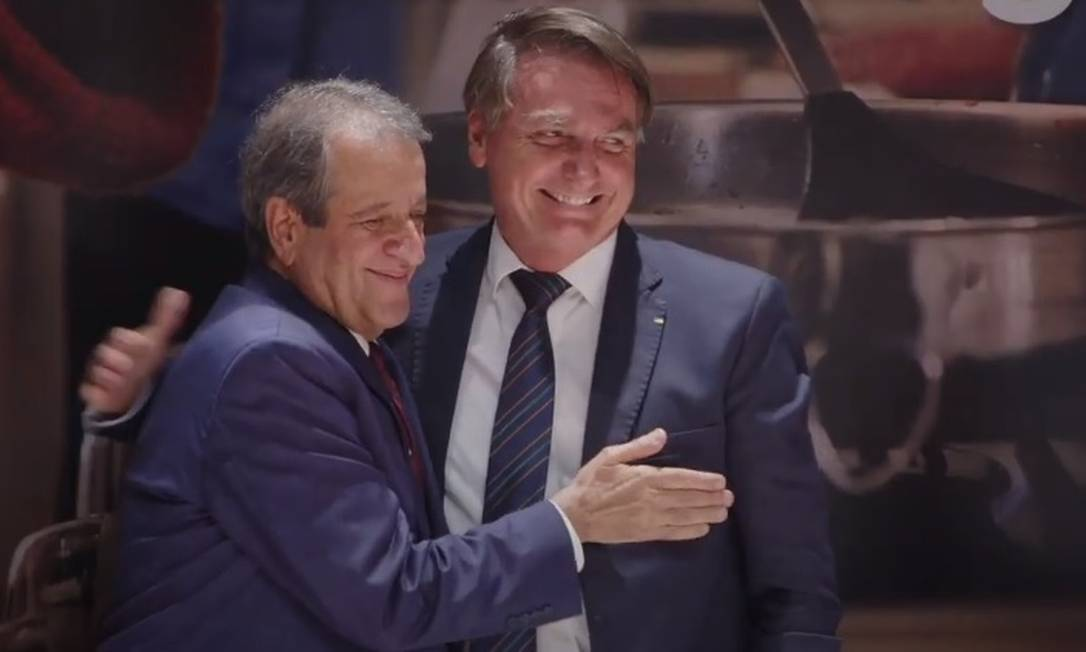 Bolsonaro e Valdemar saem maiores das urnas