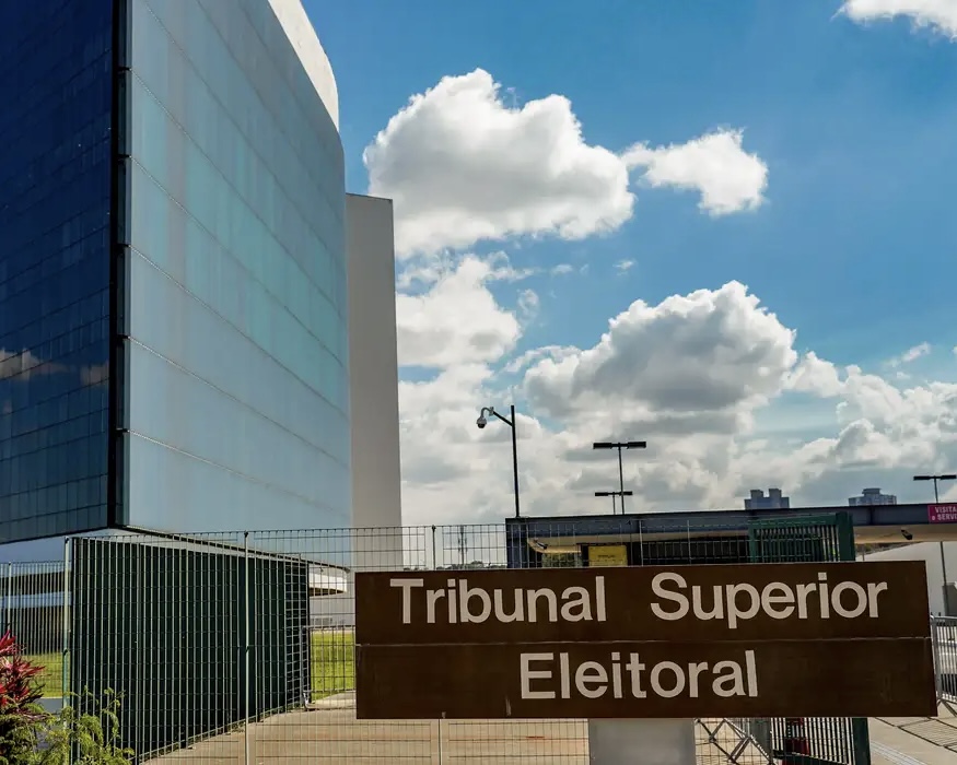 Disputa entre Lula e Flávio leva quase 700 processos ao TSE no primeiro turno