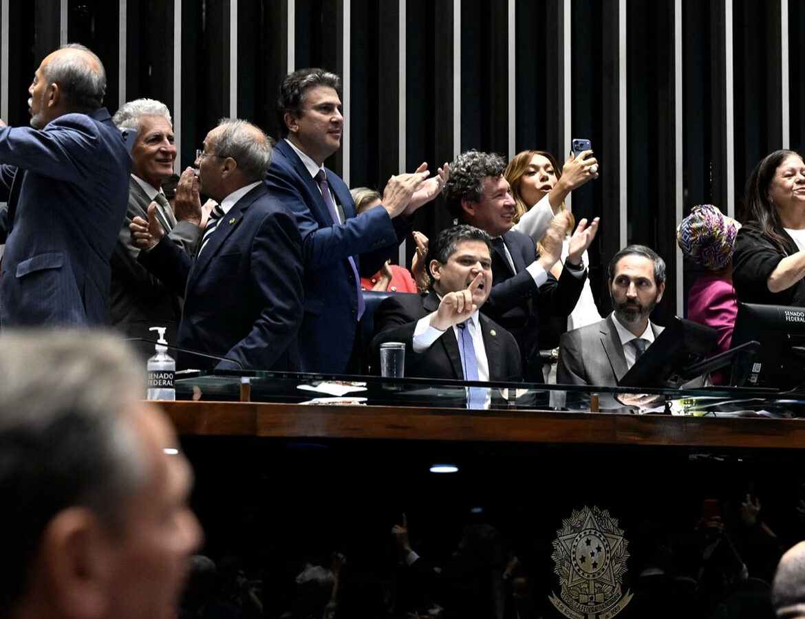 Senado aprova fim da escala 6×1 por 75 votos a 1