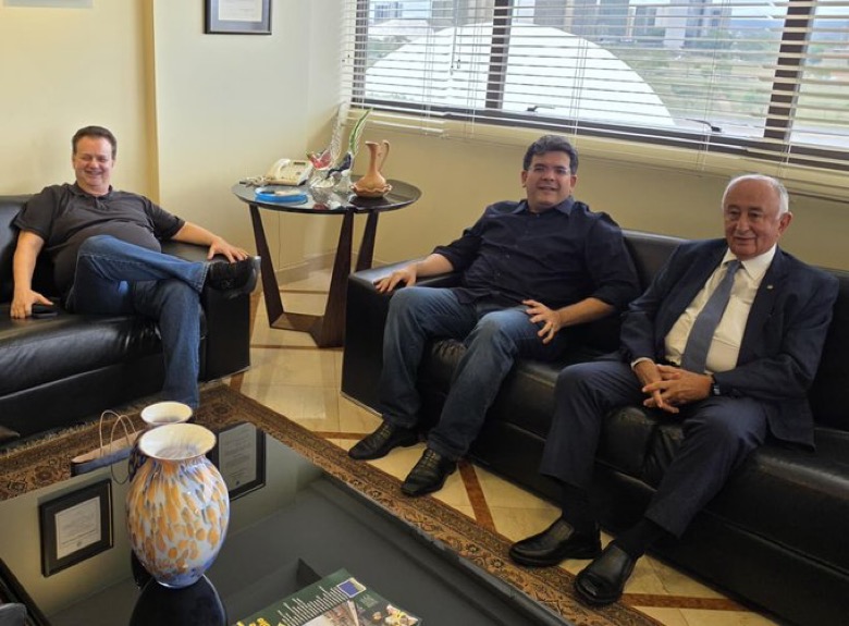 Kassab se reúne com coordenador de Lula e governador do PT