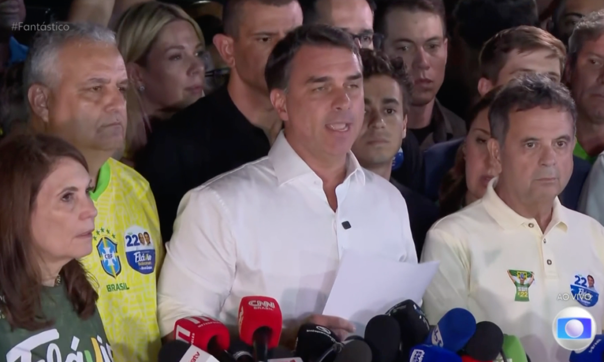 Flávio Bolsonaro contesta eleição e anuncia pedido de anulação