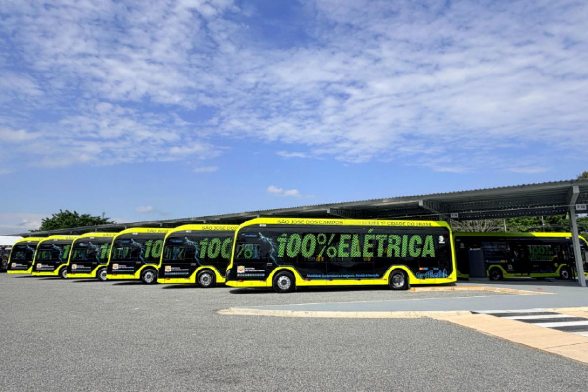 Amélia Naomi leva ônibus elétricos ao MP de novo; Prefeitura vê ação política