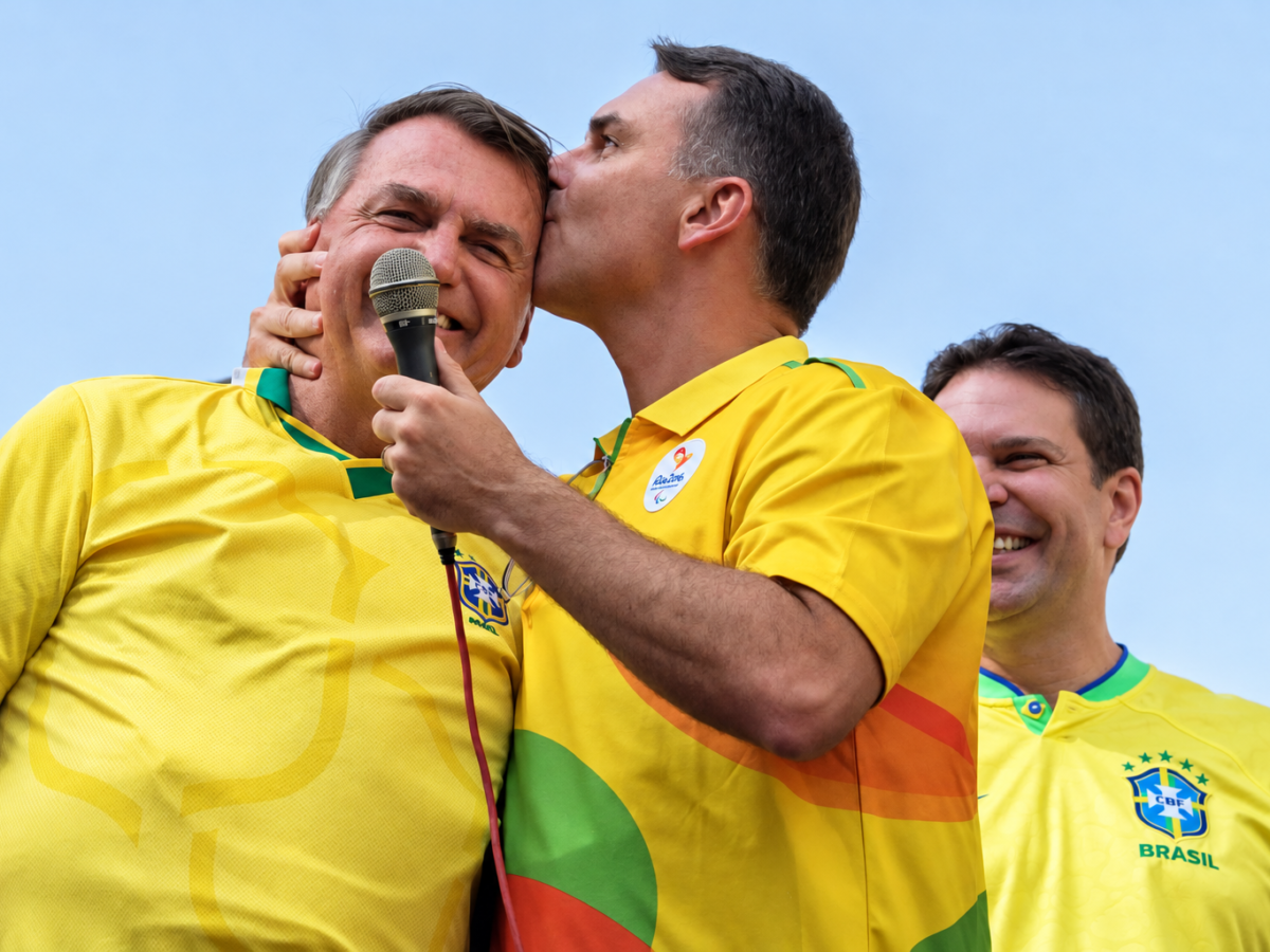 Flávio articula aliados para tentar libertar Jair Bolsonaro em 2026