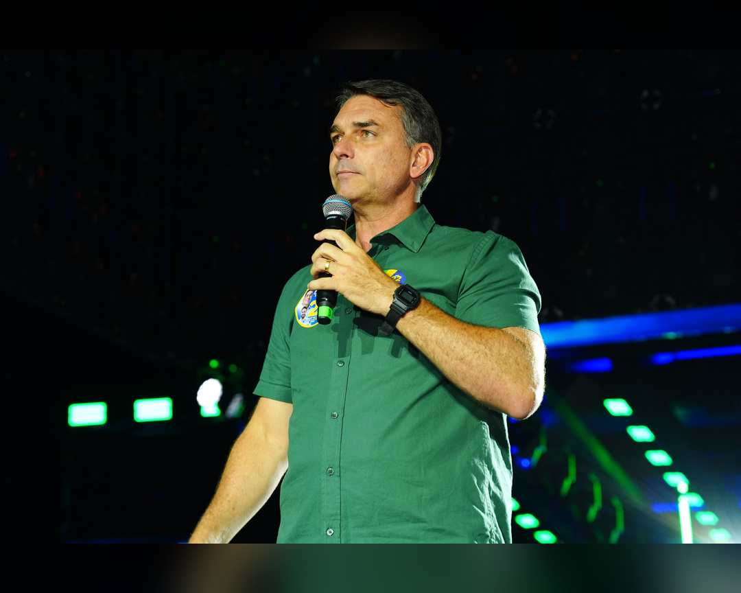 Argentina confirma saída de Flávio Bolsonaro em voo privado