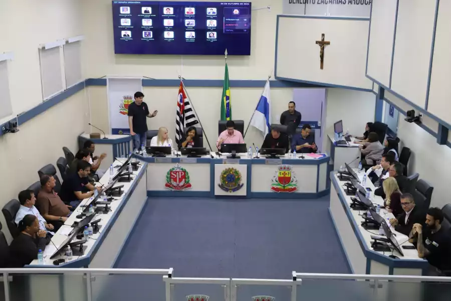 Câmara de Caraguatatuba discute acesso de pessoas com fibromialgia a vagas preferenciais