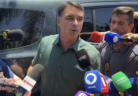Flávio Bolsonaro apoia fim da escala 6×1, mas questiona proposta