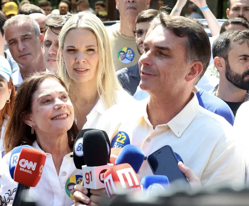 Flávio rebate campanha de Lula