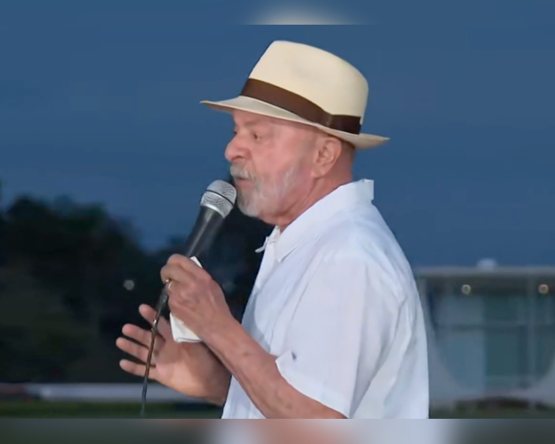 Lula chama saída de Flávio do Brasil de “vergonhosa”