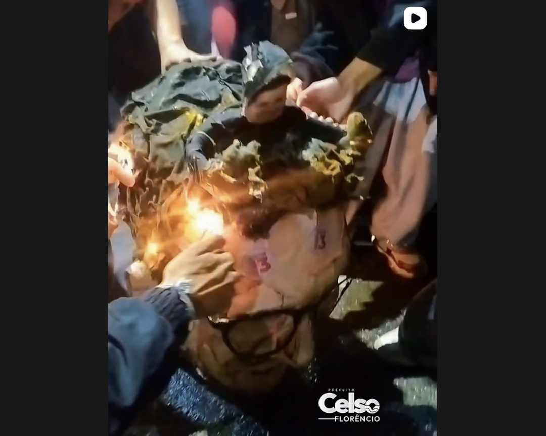 Manifestantes chamam prefeito de Jacareí de “fascistinha”